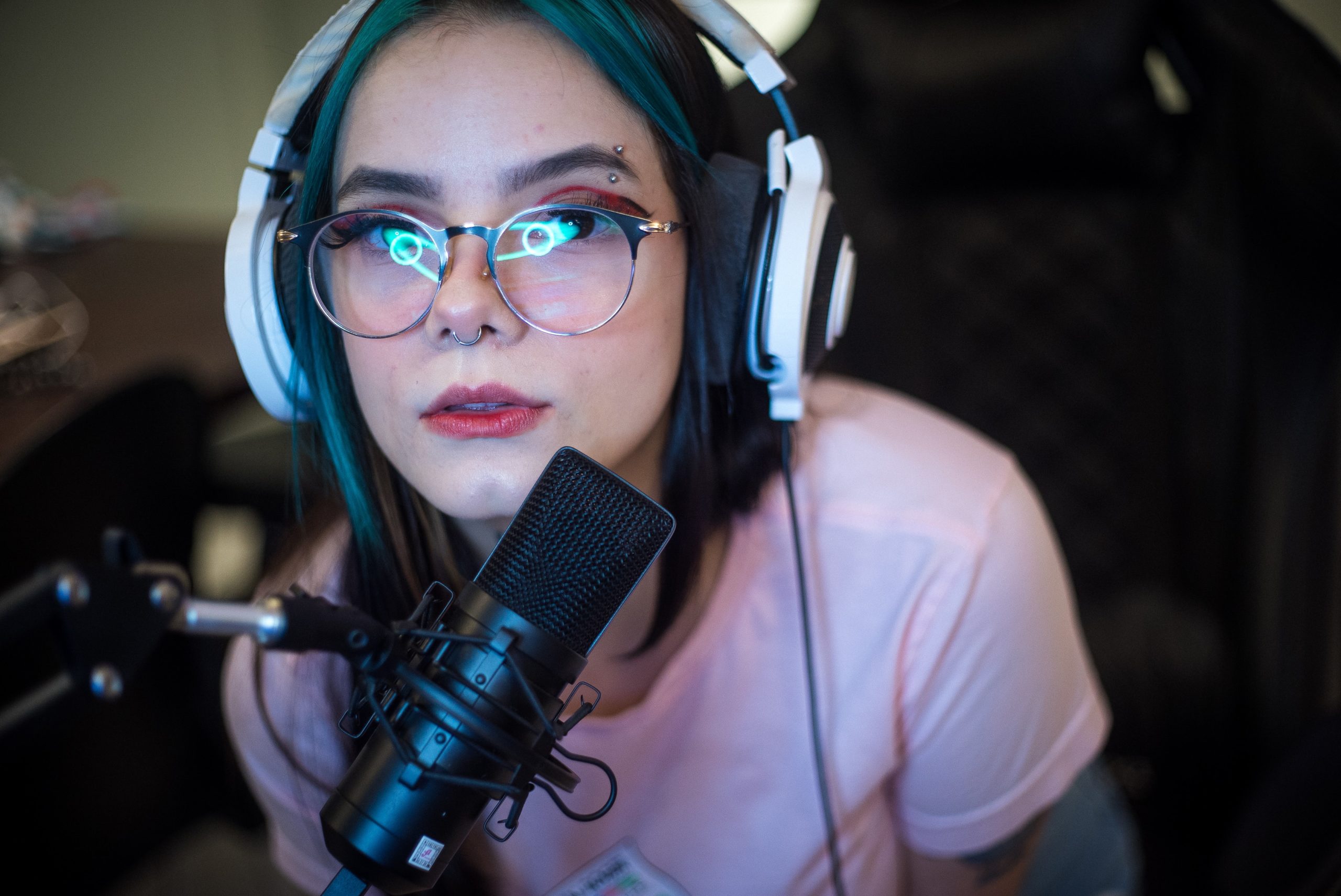 Top Female Streamers Watch - Drop-In Gaming